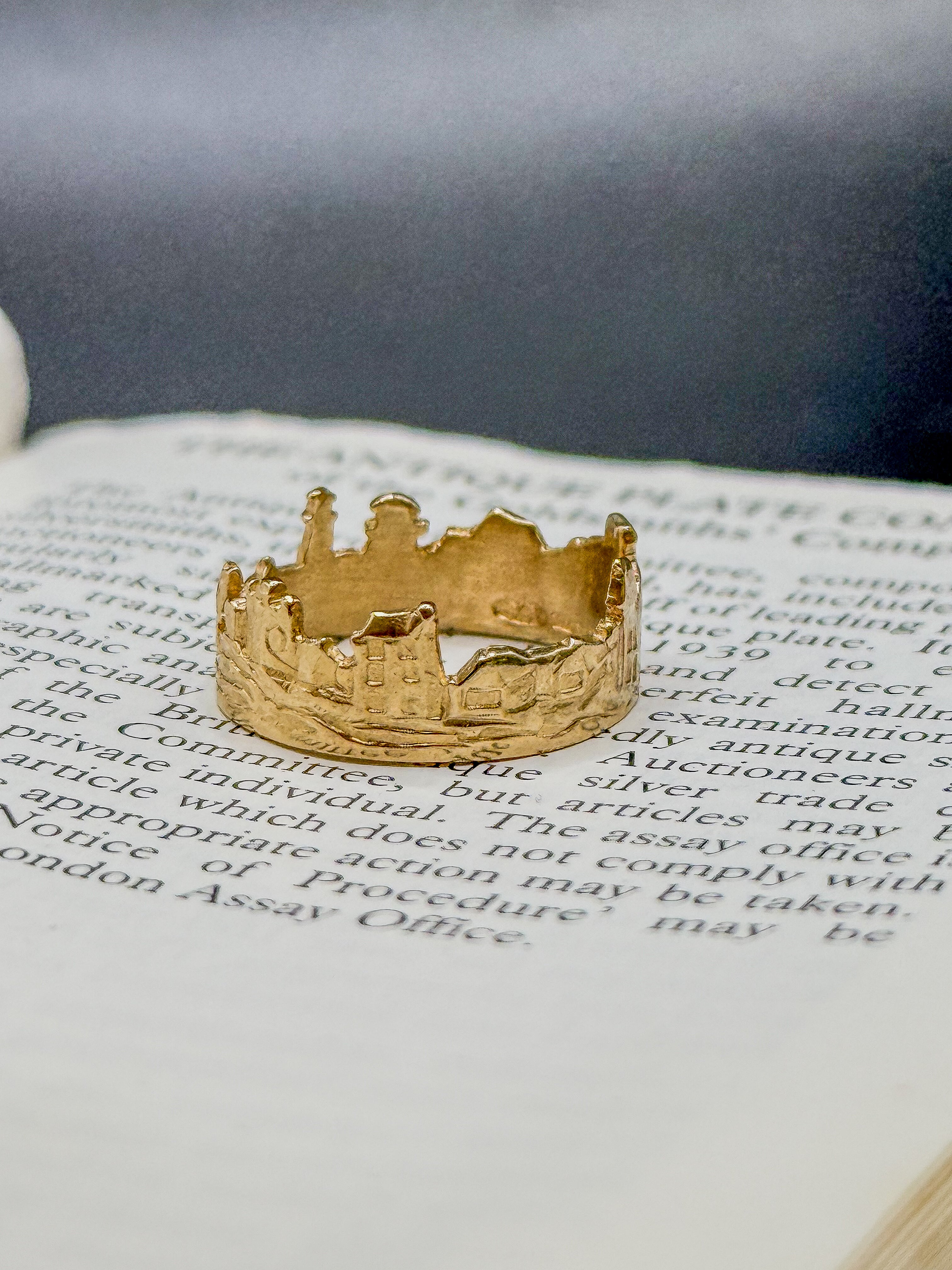 Vintage 9ct Solid Gold Encircled Ring