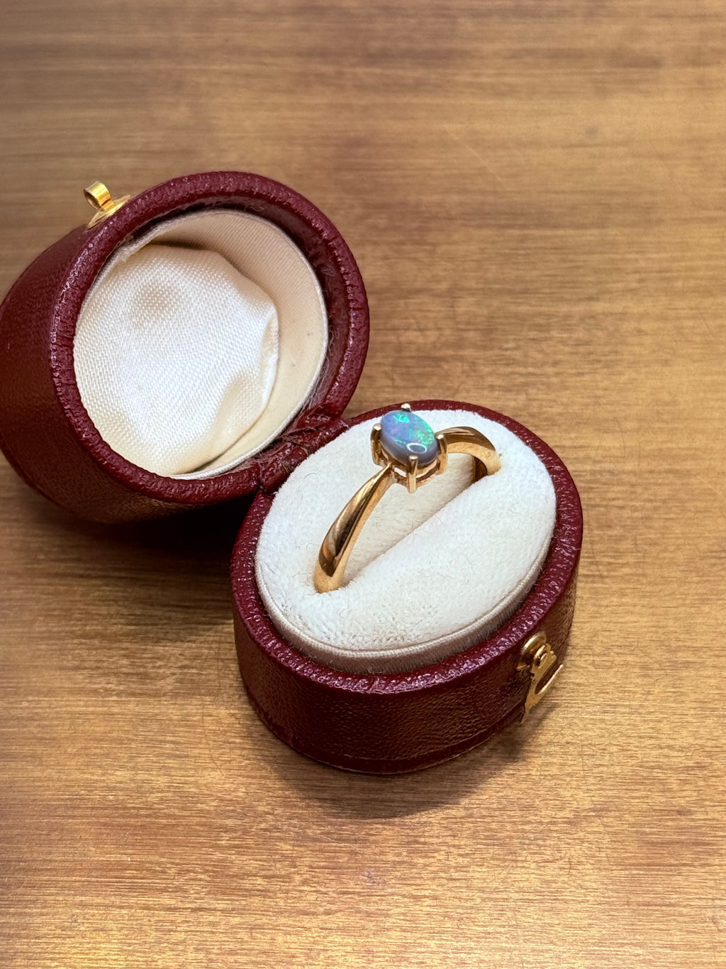 Vintage 9ct Gold Opal Ring – Size N