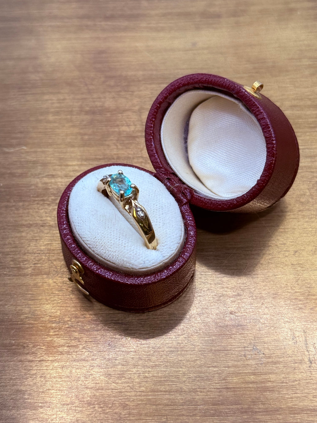Vintage 9ct Gold Oval Emerald & Diamond Ring