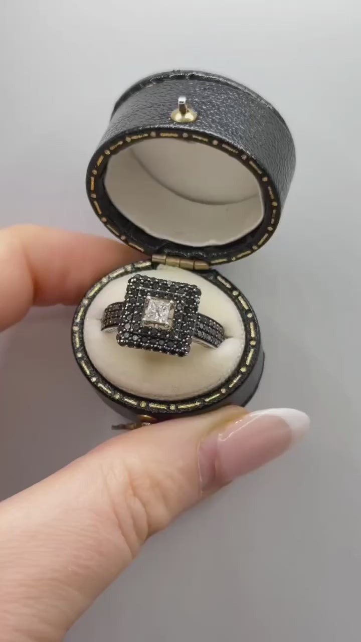 Vintage 9ct White Gold White & Black Diamond Ring